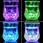 Kreativer bunter LED-Leucht-Ananas-Induktions-Regenbogenfarben-Becher, LED-Leucht-Ananas-Becher