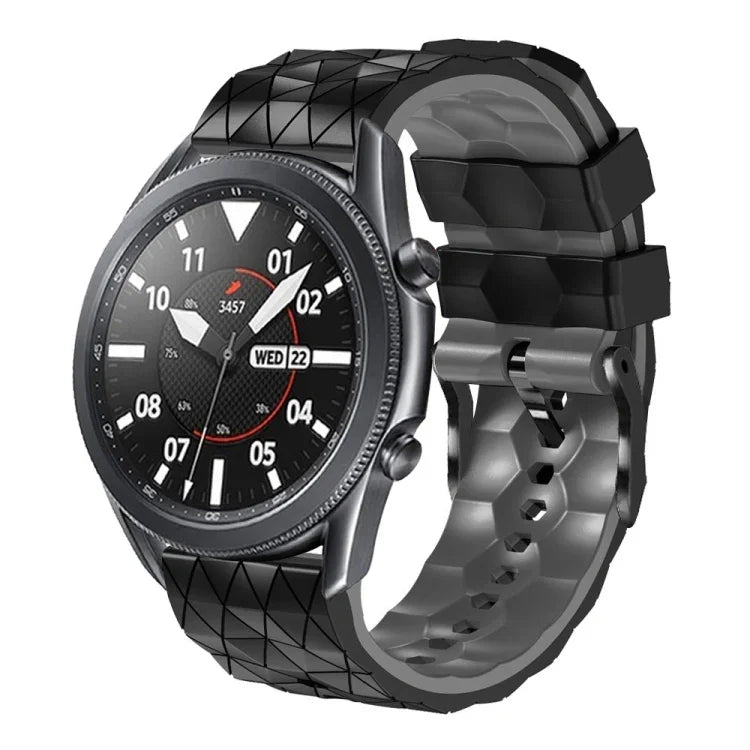 22 mm breites Silikonarmband mit Fußballmuster in zwei Farben, passend für Samsung Galaxy Watch3 (45 mm), Samsung Galaxy Watch (46 mm), Samsung Gear S3 Classic und Samsung Gear S3 Frontier.