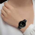 Schlankmachendes Armband mit Wassertropfen-Design und Schmetterlingsknopf aus massivem Silikon, passend für Google Pixel Watch 4 / 3 / 2 / 1 (41 mm)