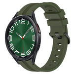 20 mm breites, konkaves, gestreiftes Silikon-Uhrenarmband, passend für Samsung Galaxy Watch 6 (40 mm) und Samsung Galaxy Watch 6 Classic (43 mm).