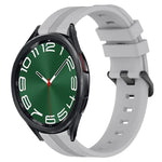 20 mm breites, konkaves, gestreiftes Silikon-Uhrenarmband, passend für Samsung Galaxy Watch 6 (40 mm) und Samsung Galaxy Watch 6 Classic (43 mm).