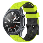 22 mm breites Silikonarmband mit Fußballmuster in zwei Farben, passend für Samsung Galaxy Watch3 (45 mm), Samsung Galaxy Watch (46 mm), Samsung Gear S3 Classic und Samsung Gear S3 Frontier.
