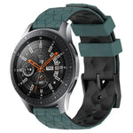 22 mm breites Silikonarmband mit Fußballmuster in zwei Farben, passend für Samsung Galaxy Watch3 (45 mm), Samsung Galaxy Watch (46 mm), Samsung Gear S3 Classic und Samsung Gear S3 Frontier.