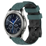 22 mm breites Silikonarmband mit Fußballmuster in zwei Farben, passend für Samsung Galaxy Watch3 (45 mm), Samsung Galaxy Watch (46 mm), Samsung Gear S3 Classic und Samsung Gear S3 Frontier.