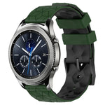 22 mm breites Silikonarmband mit Fußballmuster in zwei Farben, passend für Samsung Galaxy Watch3 (45 mm), Samsung Galaxy Watch (46 mm), Samsung Gear S3 Classic und Samsung Gear S3 Frontier.