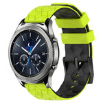 22 mm breites Silikonarmband mit Fußballmuster in zwei Farben, passend für Samsung Galaxy Watch3 (45 mm), Samsung Galaxy Watch (46 mm), Samsung Gear S3 Classic und Samsung Gear S3 Frontier.