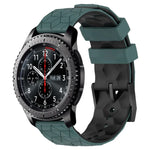 22 mm breites Silikonarmband mit Fußballmuster in zwei Farben, passend für Samsung Galaxy Watch3 (45 mm), Samsung Galaxy Watch (46 mm), Samsung Gear S3 Classic und Samsung Gear S3 Frontier.