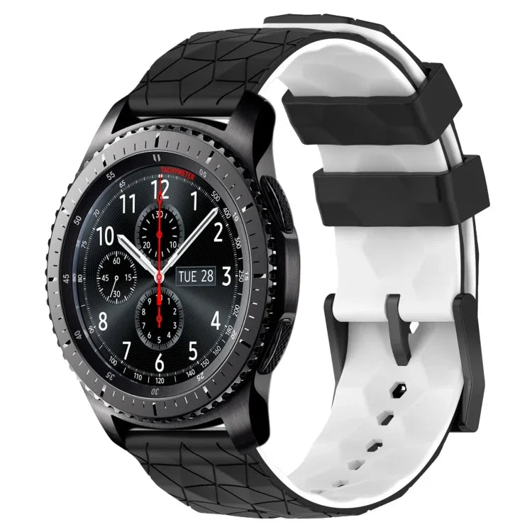 22 mm breites Silikonarmband mit Fußballmuster in zwei Farben, passend für Samsung Galaxy Watch3 (45 mm), Samsung Galaxy Watch (46 mm), Samsung Gear S3 Classic und Samsung Gear S3 Frontier.