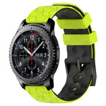 22 mm breites Silikonarmband mit Fußballmuster in zwei Farben, passend für Samsung Galaxy Watch3 (45 mm), Samsung Galaxy Watch (46 mm), Samsung Gear S3 Classic und Samsung Gear S3 Frontier.