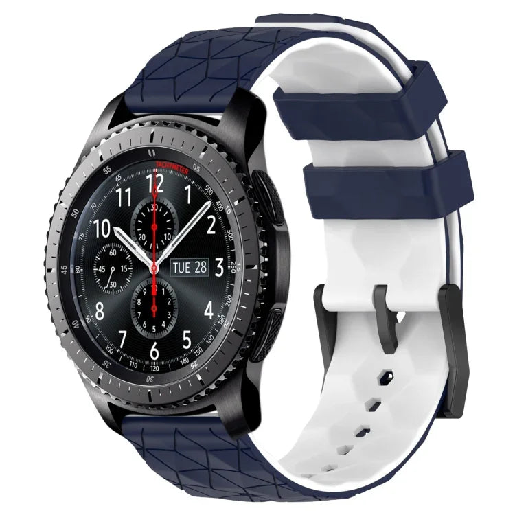 22 mm breites Silikonarmband mit Fußballmuster in zwei Farben, passend für Samsung Galaxy Watch3 (45 mm), Samsung Galaxy Watch (46 mm), Samsung Gear S3 Classic und Samsung Gear S3 Frontier.