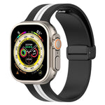 Zweifarbiges Silikonarmband mit Magnetverschluss, passend für Apple Watch Ultra (49 mm), Apple Watch Series 8 &amp; 7 (45 mm) und Apple Watch Series 8 &amp; 7 (41 mm).