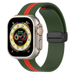 Zweifarbiges Silikonarmband mit Magnetverschluss, passend für Apple Watch Ultra (49 mm), Apple Watch Series 8 &amp; 7 (45 mm) und Apple Watch Series 8 &amp; 7 (41 mm).