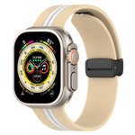 Zweifarbiges Silikonarmband mit Magnetverschluss, passend für Apple Watch Ultra (49 mm), Apple Watch Series 8 &amp; 7 (45 mm) und Apple Watch Series 8 &amp; 7 (41 mm).