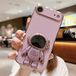Galvanisierte Astronauten-Halterung Handyhülle, Für iPhone 17e / 16e, Für iPhone 17 Pro Max, Für iPhone 17 Pro, Für iPhone 17, Für iPhone Air, Für iPhone 16 Pro Max, Für iPhone 16 Pro, Für iPhone 16 Plus