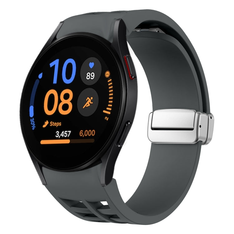 Richard Magnetisches faltbares silbernes Schnallen-Silikon-Uhrenarmband, für Samsung Galaxy Watch FE 40mm, für Sansung Galaxy Watch 5 Pro Golf Edition, für Samsung Galaxy Watch 5 Golf Edition