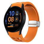 Richard Magnetisches faltbares silbernes Schnallen-Silikon-Uhrenarmband, für Samsung Galaxy Watch FE 40mm, für Sansung Galaxy Watch 5 Pro Golf Edition, für Samsung Galaxy Watch 5 Golf Edition