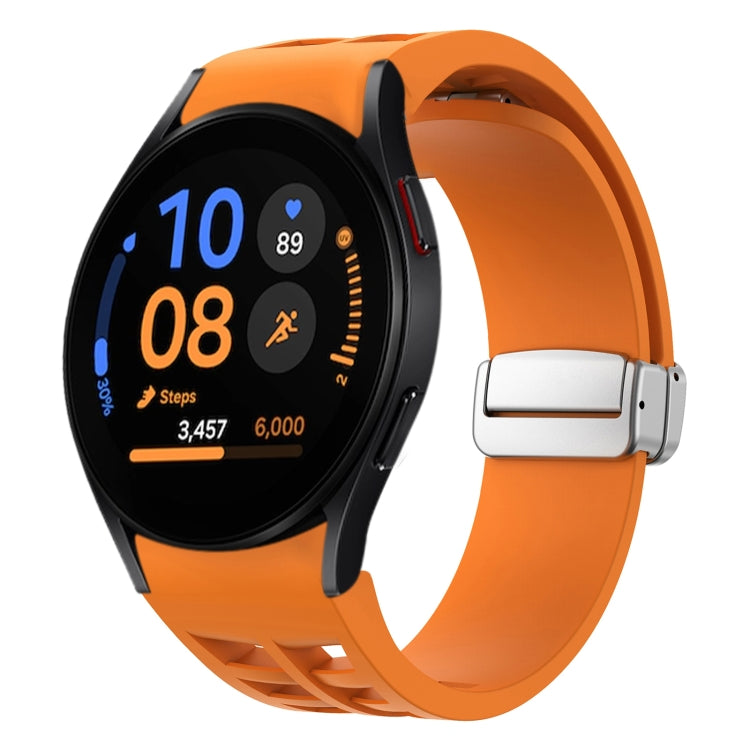 Richard Magnetisches faltbares silbernes Schnallen-Silikon-Uhrenarmband, für Samsung Galaxy Watch FE 40mm, für Sansung Galaxy Watch 5 Pro Golf Edition, für Samsung Galaxy Watch 5 Golf Edition