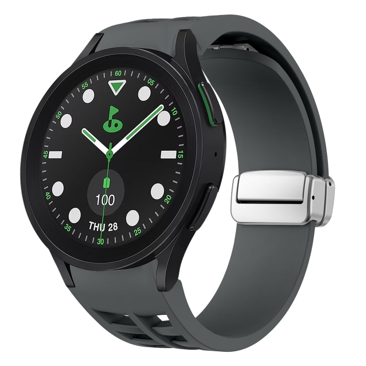 Richard Magnetisches faltbares silbernes Schnallen-Silikon-Uhrenarmband, für Samsung Galaxy Watch FE 40mm, für Sansung Galaxy Watch 5 Pro Golf Edition, für Samsung Galaxy Watch 5 Golf Edition
