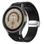 Richard Magnetisches faltbares silbernes Schnallen-Silikon-Uhrenarmband, für Sansung Galaxy Watch 5 Pro 45mm, für Samsung Galaxy Watch 7 40 / 44mm, für Samsung Galaxy Watch 6 Classic 43 / 47mm