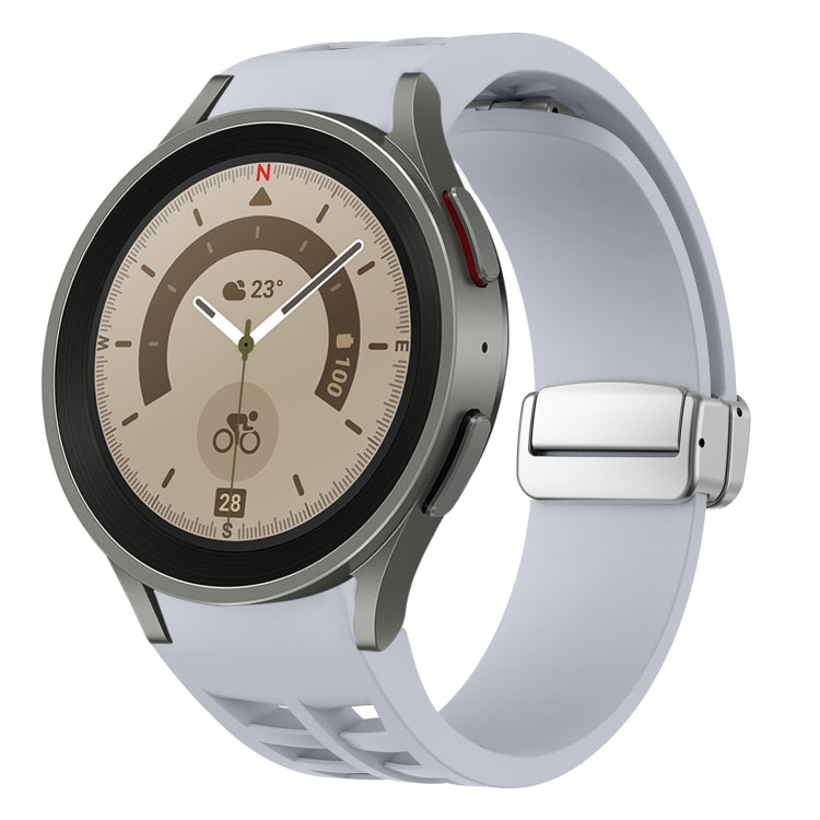 Richard Magnetisches faltbares silbernes Schnallen-Silikon-Uhrenarmband, für Sansung Galaxy Watch 5 Pro 45mm, für Samsung Galaxy Watch 7 40 / 44mm, für Samsung Galaxy Watch 6 Classic 43 / 47mm