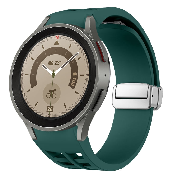 Richard Magnetisches faltbares silbernes Schnallen-Silikon-Uhrenarmband, für Sansung Galaxy Watch 5 Pro 45mm, für Samsung Galaxy Watch 7 40 / 44mm, für Samsung Galaxy Watch 6 Classic 43 / 47mm