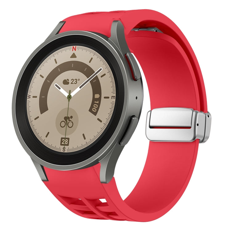 Richard Magnetisches faltbares silbernes Schnallen-Silikon-Uhrenarmband, für Sansung Galaxy Watch 5 Pro 45mm, für Samsung Galaxy Watch 7 40 / 44mm, für Samsung Galaxy Watch 6 Classic 43 / 47mm