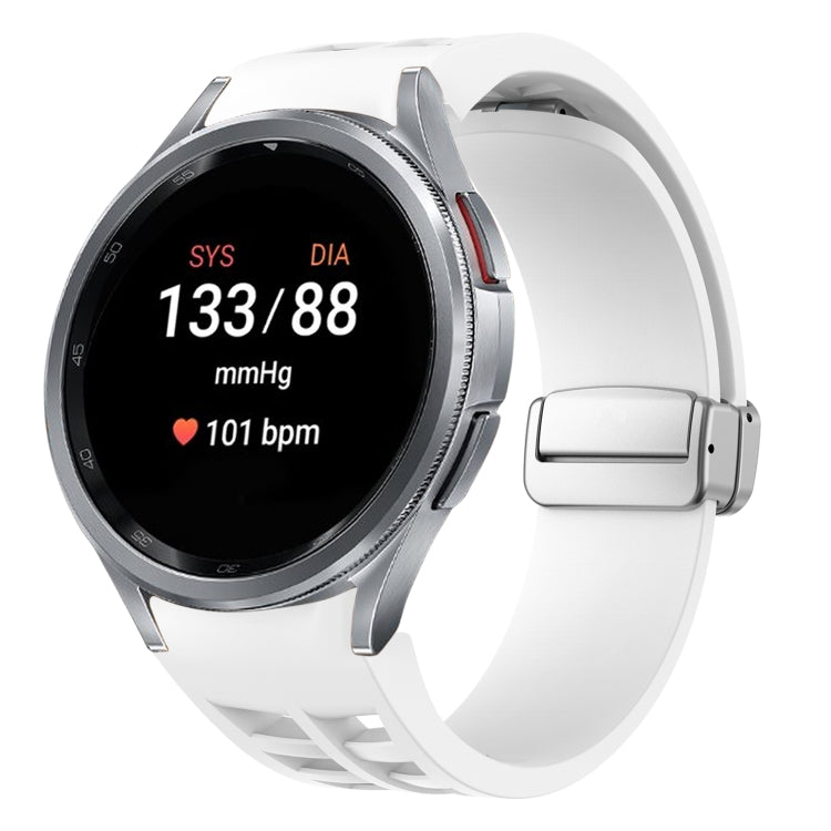 Richard Magnetisches faltbares silbernes Schnallen-Silikon-Uhrenarmband, für Sansung Galaxy Watch 5 Pro 45mm, für Samsung Galaxy Watch 7 40 / 44mm, für Samsung Galaxy Watch 6 Classic 43 / 47mm