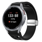 Richard Magnetisches faltbares silbernes Schnallen-Silikon-Uhrenarmband, für Sansung Galaxy Watch 5 Pro 45mm, für Samsung Galaxy Watch 7 40 / 44mm, für Samsung Galaxy Watch 6 Classic 43 / 47mm