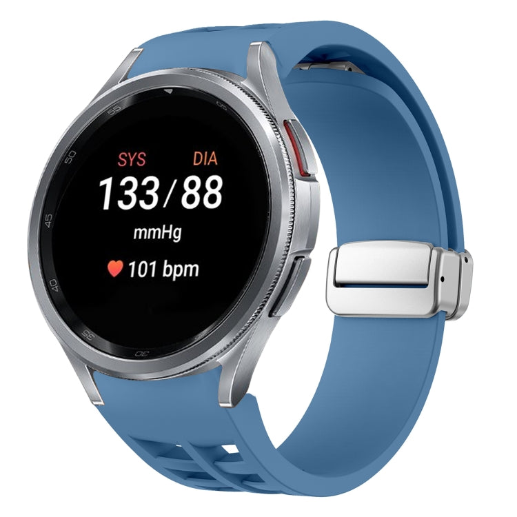 Richard Magnetisches faltbares silbernes Schnallen-Silikon-Uhrenarmband, für Sansung Galaxy Watch 5 Pro 45mm, für Samsung Galaxy Watch 7 40 / 44mm, für Samsung Galaxy Watch 6 Classic 43 / 47mm