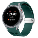 Richard Magnetisches faltbares silbernes Schnallen-Silikon-Uhrenarmband, für Sansung Galaxy Watch 5 Pro 45mm, für Samsung Galaxy Watch 7 40 / 44mm, für Samsung Galaxy Watch 6 Classic 43 / 47mm