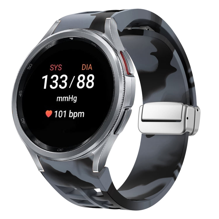 Richard Magnetisches faltbares silbernes Schnallen-Silikon-Uhrenarmband, für Sansung Galaxy Watch 5 Pro 45mm, für Samsung Galaxy Watch 7 40 / 44mm, für Samsung Galaxy Watch 6 Classic 43 / 47mm