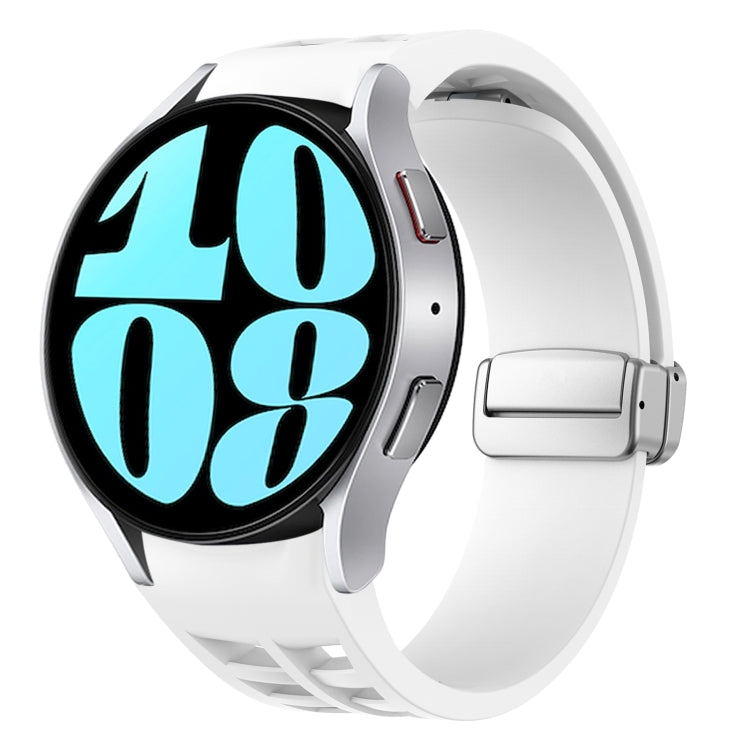 Richard Magnetisches faltbares silbernes Schnallen-Silikon-Uhrenarmband, für Samsung Galaxy Watch 6 40 / 44mm, für Samsung Galaxy Watch 5 40 / 44mm, für Samsung Galaxy Watch 4 40 / 44mm