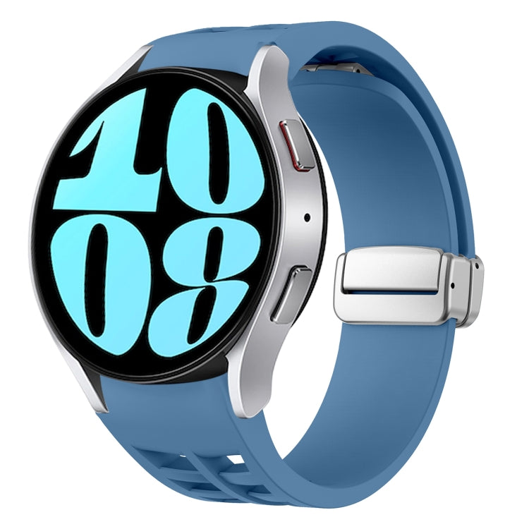 Richard Magnetisches faltbares silbernes Schnallen-Silikon-Uhrenarmband, für Samsung Galaxy Watch 6 40 / 44mm, für Samsung Galaxy Watch 5 40 / 44mm, für Samsung Galaxy Watch 4 40 / 44mm
