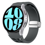 Richard Magnetisches faltbares silbernes Schnallen-Silikon-Uhrenarmband, für Samsung Galaxy Watch 6 40 / 44mm, für Samsung Galaxy Watch 5 40 / 44mm, für Samsung Galaxy Watch 4 40 / 44mm