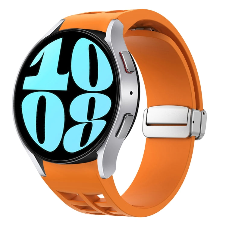 Richard Magnetisches faltbares silbernes Schnallen-Silikon-Uhrenarmband, für Samsung Galaxy Watch 6 40 / 44mm, für Samsung Galaxy Watch 5 40 / 44mm, für Samsung Galaxy Watch 4 40 / 44mm