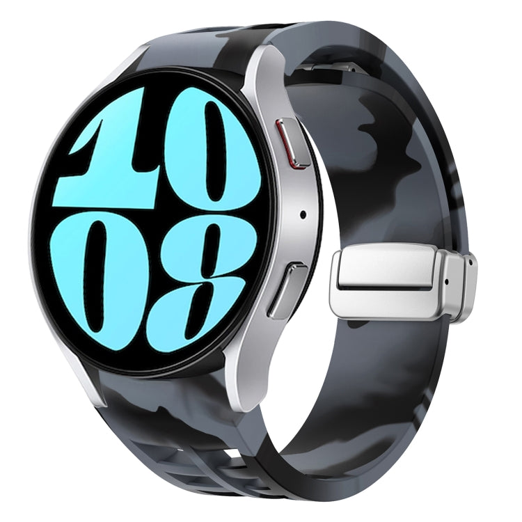 Richard Magnetisches faltbares silbernes Schnallen-Silikon-Uhrenarmband, für Samsung Galaxy Watch 6 40 / 44mm, für Samsung Galaxy Watch 5 40 / 44mm, für Samsung Galaxy Watch 4 40 / 44mm