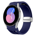 Richard Magnetisches faltbares silbernes Schnallen-Silikon-Uhrenarmband, für Samsung Galaxy Watch 6 40 / 44mm, für Samsung Galaxy Watch 5 40 / 44mm, für Samsung Galaxy Watch 4 40 / 44mm