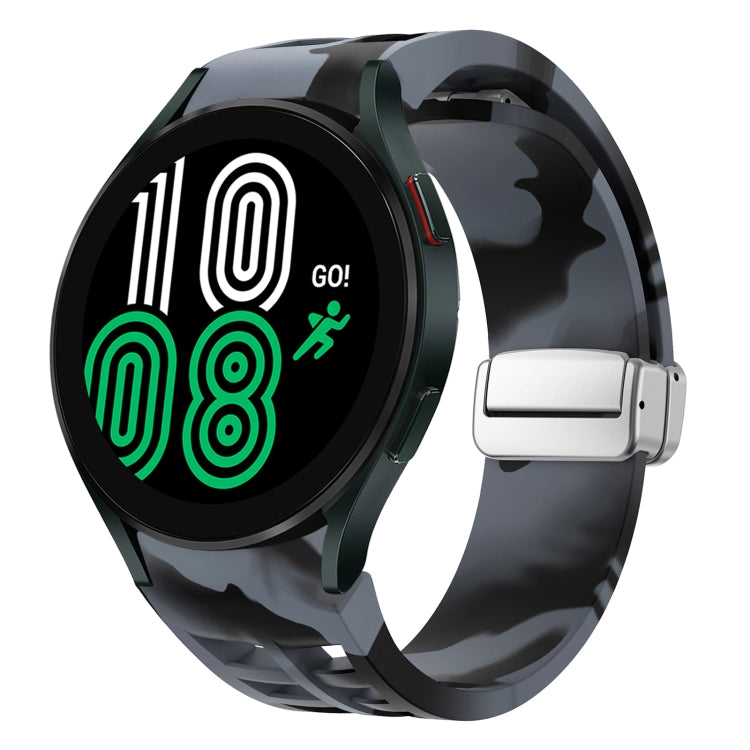 Richard Magnetisches faltbares silbernes Schnallen-Silikon-Uhrenarmband, für Samsung Galaxy Watch 6 40 / 44mm, für Samsung Galaxy Watch 5 40 / 44mm, für Samsung Galaxy Watch 4 40 / 44mm