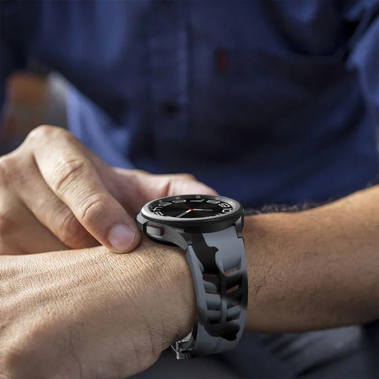 Richard Magnetisches Faltarmband aus Silikon mit silberner Schnalle, passend für Samsung Galaxy Watch 4 Classic 42/46 mm