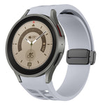 Richard magnetisches faltbares schwarzes Schnallensilikon-Uhrenarmband, für Samsung Galaxy Watch 5 40 / 44mm, für Samsung Galaxy Watch 5 Pro 45mm, für Samsung Galaxy Watch 4 40 / 44mm