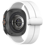 Für Samsung Galaxy Watch Ultra 47 mm / Ultra 2025 Groove Magnetisches Faltarmband mit silberner Schnalle aus Silikon