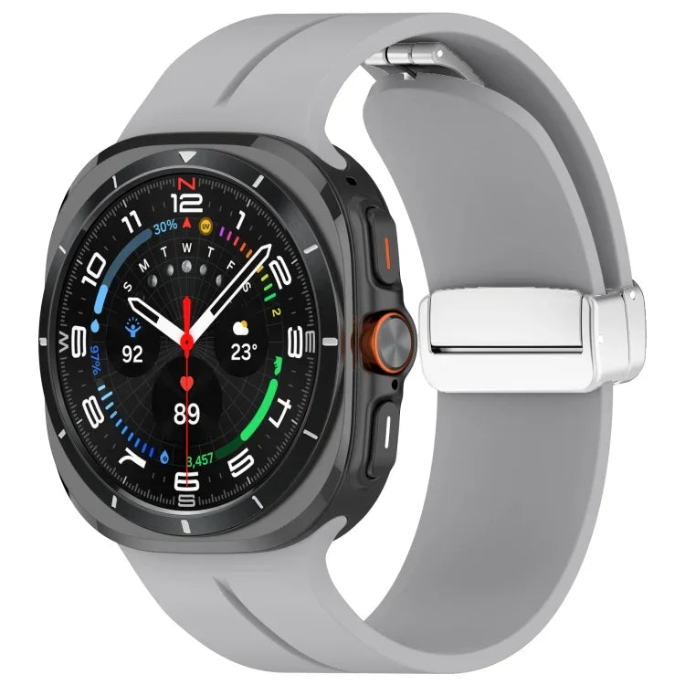 Für Samsung Galaxy Watch Ultra 47 mm / Ultra 2025 Groove Magnetisches Faltarmband mit silberner Schnalle aus Silikon