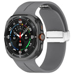 Für Samsung Galaxy Watch Ultra 47 mm / Ultra 2025 Groove Magnetisches Faltarmband mit silberner Schnalle aus Silikon