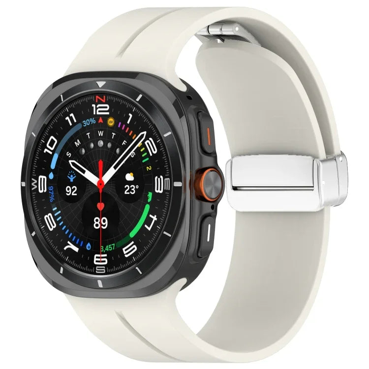 Für Samsung Galaxy Watch Ultra 47 mm / Ultra 2025 Groove Magnetisches Faltarmband mit silberner Schnalle aus Silikon