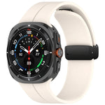 Silikonarmband im Groove-Stil mit Magnetverschluss für Samsung Galaxy Watch Ultra 47 mm