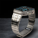 Magnetisches Milanaise-Armband aus Edelstahl mit einer Perle, passend für Apple Watch 46 mm / 49 mm / 45 mm / 44 mm