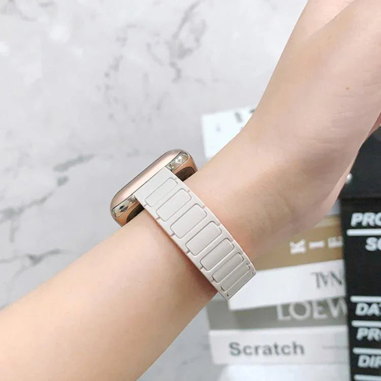 Schlankes, magnetisches Silikon-Armband mit drei Perlen in I-Form, passend für Apple Watch 46 mm / 49 mm / 45 mm / 44 mm und 42 mm / 41 mm / 40 mm / 38 mm