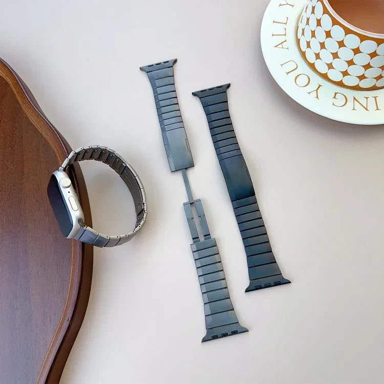 Abnehmbares, gebogenes Edelstahl-Armband, passend für Apple Watch 46 mm / 49 mm / 45 mm / 44 mm und 42 mm / 41 mm / 40 mm / 38 mm