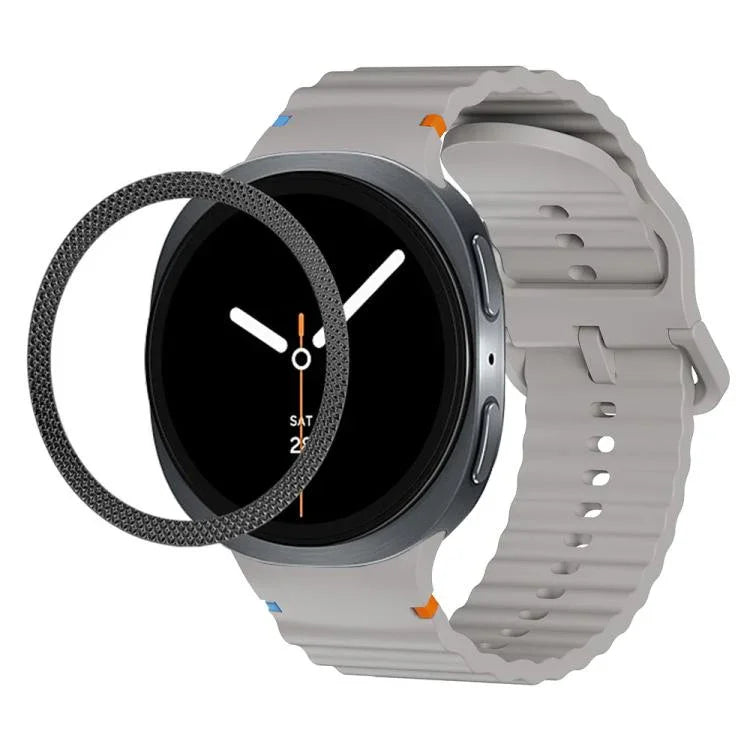 Lünette mit rautenförmiger Textur und farbiges Silikonarmband mit gewellter Ziernaht, passend für Samsung Galaxy Watch8 44 mm und 40 mm.