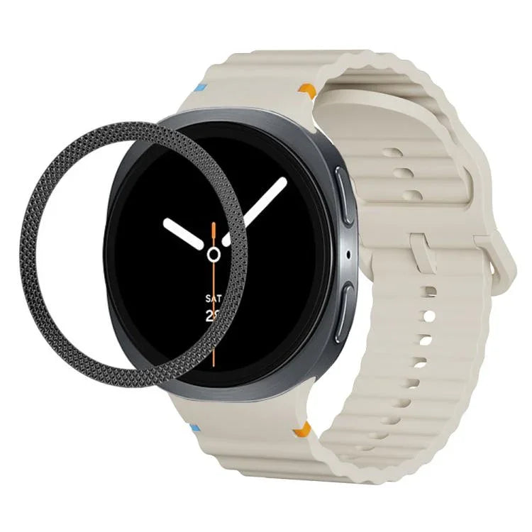 Lünette mit rautenförmiger Textur und farbiges Silikonarmband mit gewellter Ziernaht, passend für Samsung Galaxy Watch8 44 mm und 40 mm.